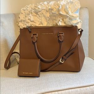 Brown cross grain leather MK with wallet 🖤